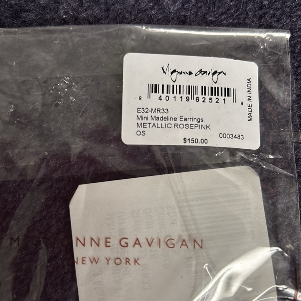 New! Mignonne Gavigan mini Madeline earrings in Peach Metallic - Picture 3 of 6